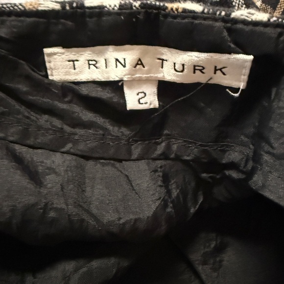 Trina Turk size 2 Stylish Black and Tan Women's Shorts - Picture 3 of 3